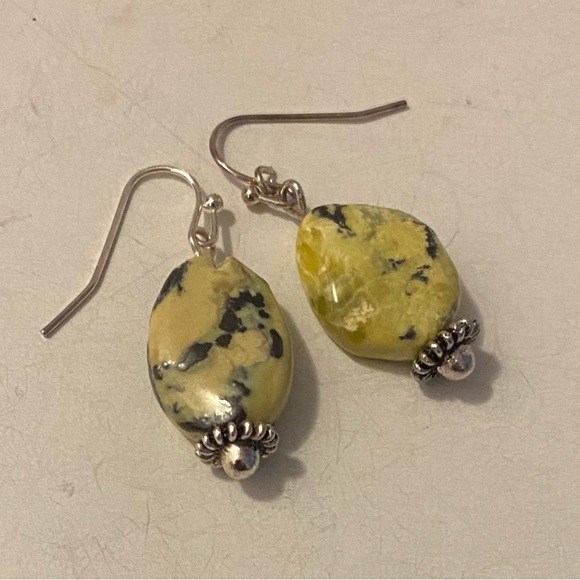 NEW Yellow Turquoise earrings NEW - Picture 1 of 1